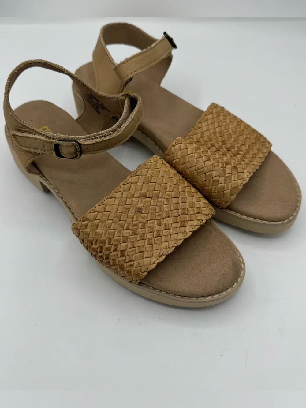 Munro Conner ankle Strap Woven leather Tan comfort Sandals Women’s size 8 Narrow